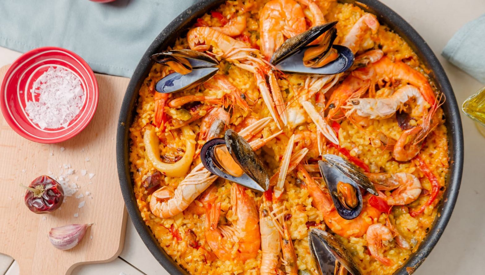 chicken and seafood paella
